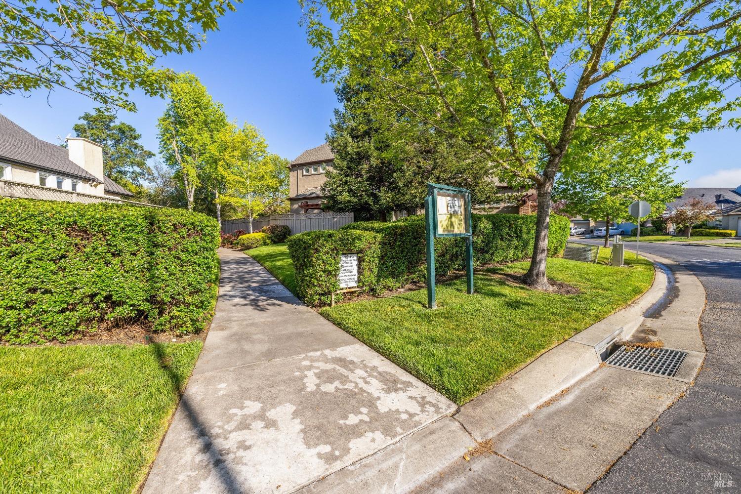 1903 Falcon Ridge Dr