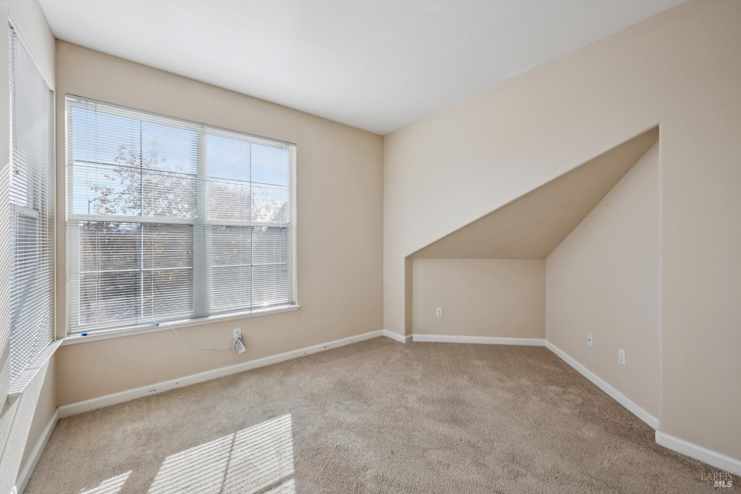 1889 Falcon Ridge Dr