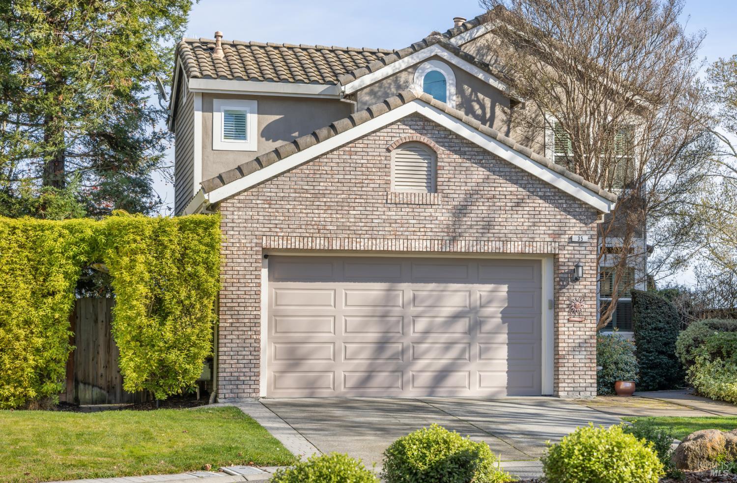 35 Princeville Court