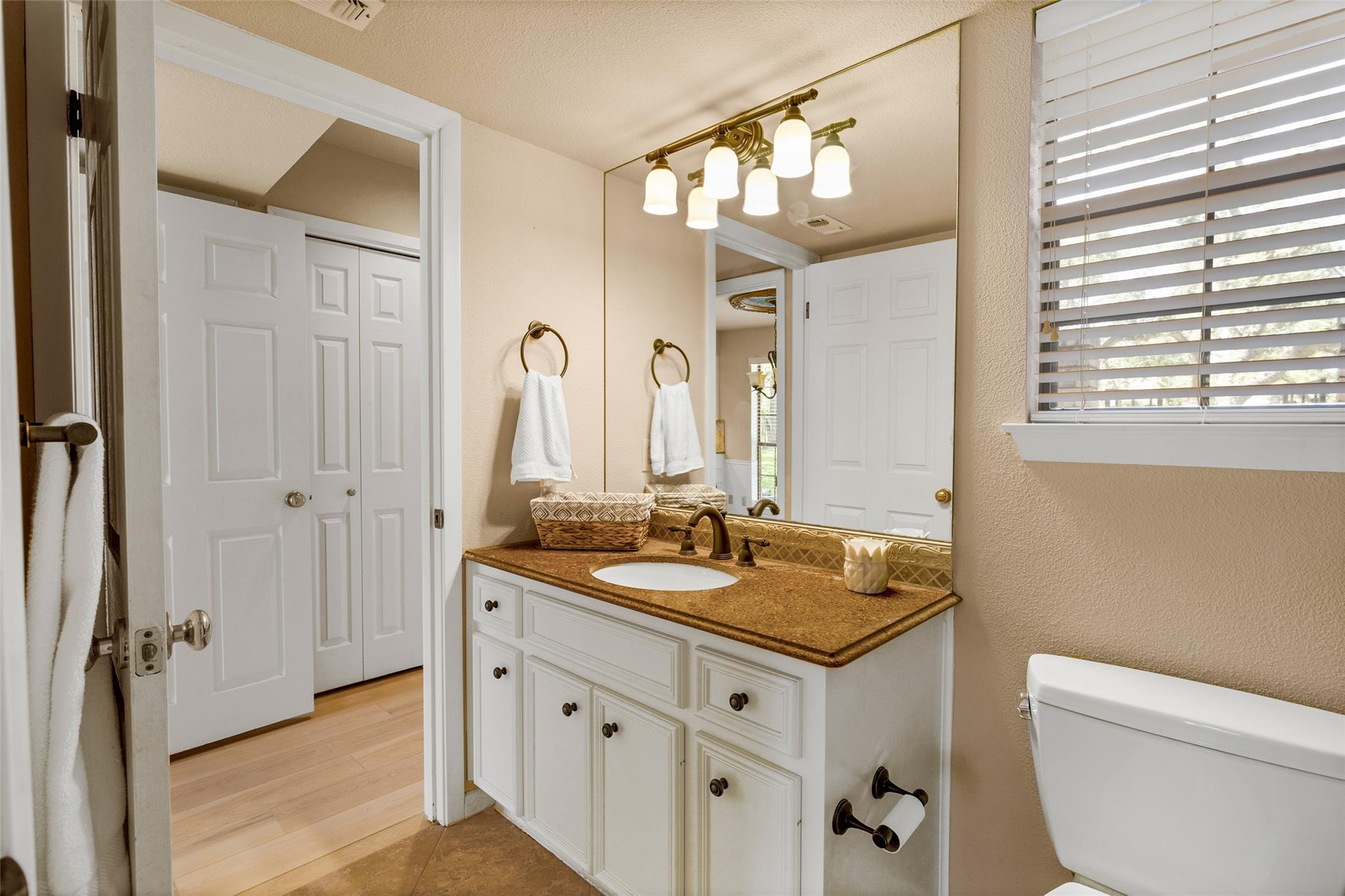 9006 BALCONES CLUB DR