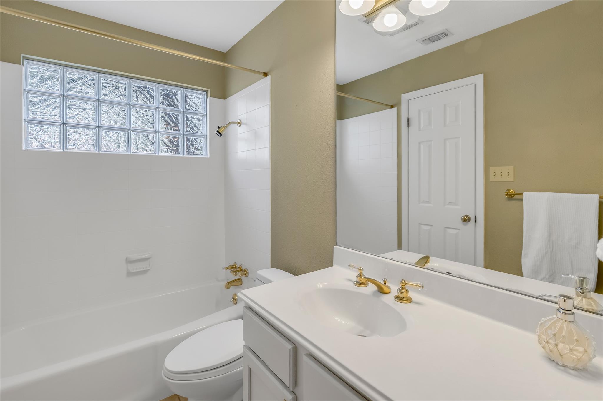 9006 BALCONES CLUB DR