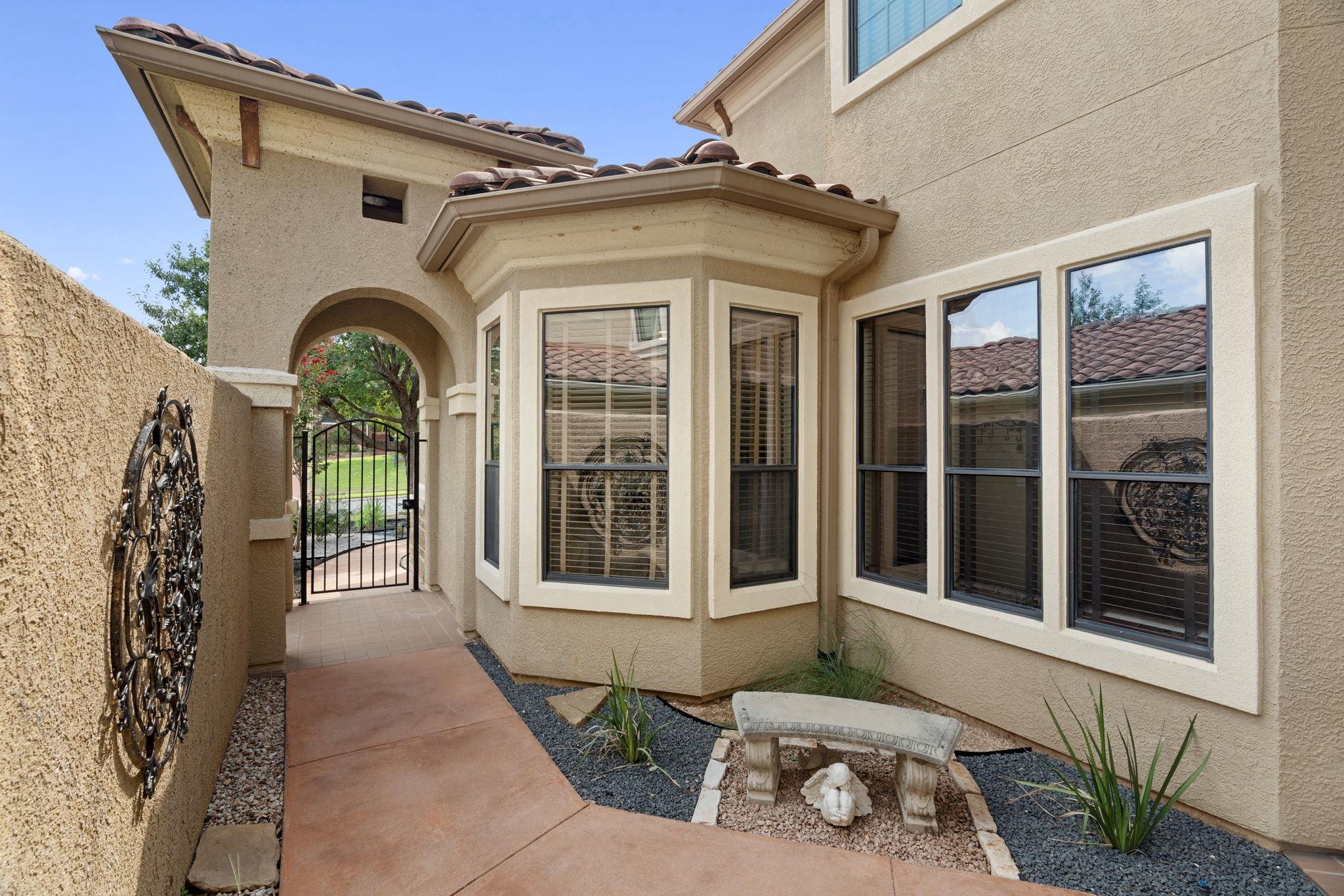 104 DESERT FOREST CT