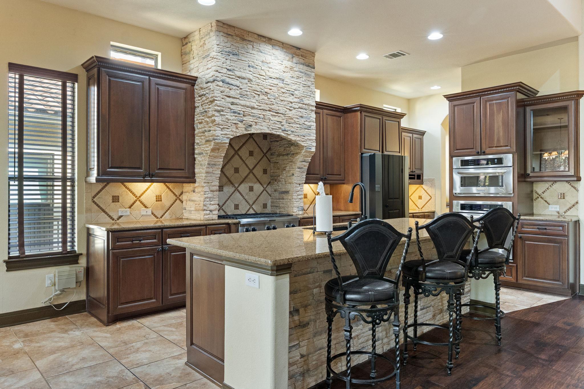 104 DESERT FOREST CT