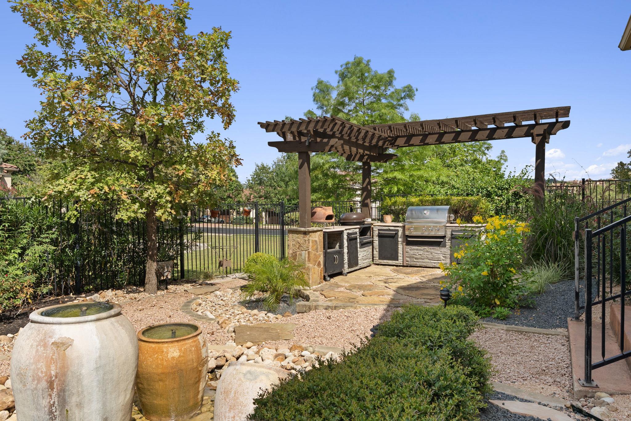 104 DESERT FOREST CT