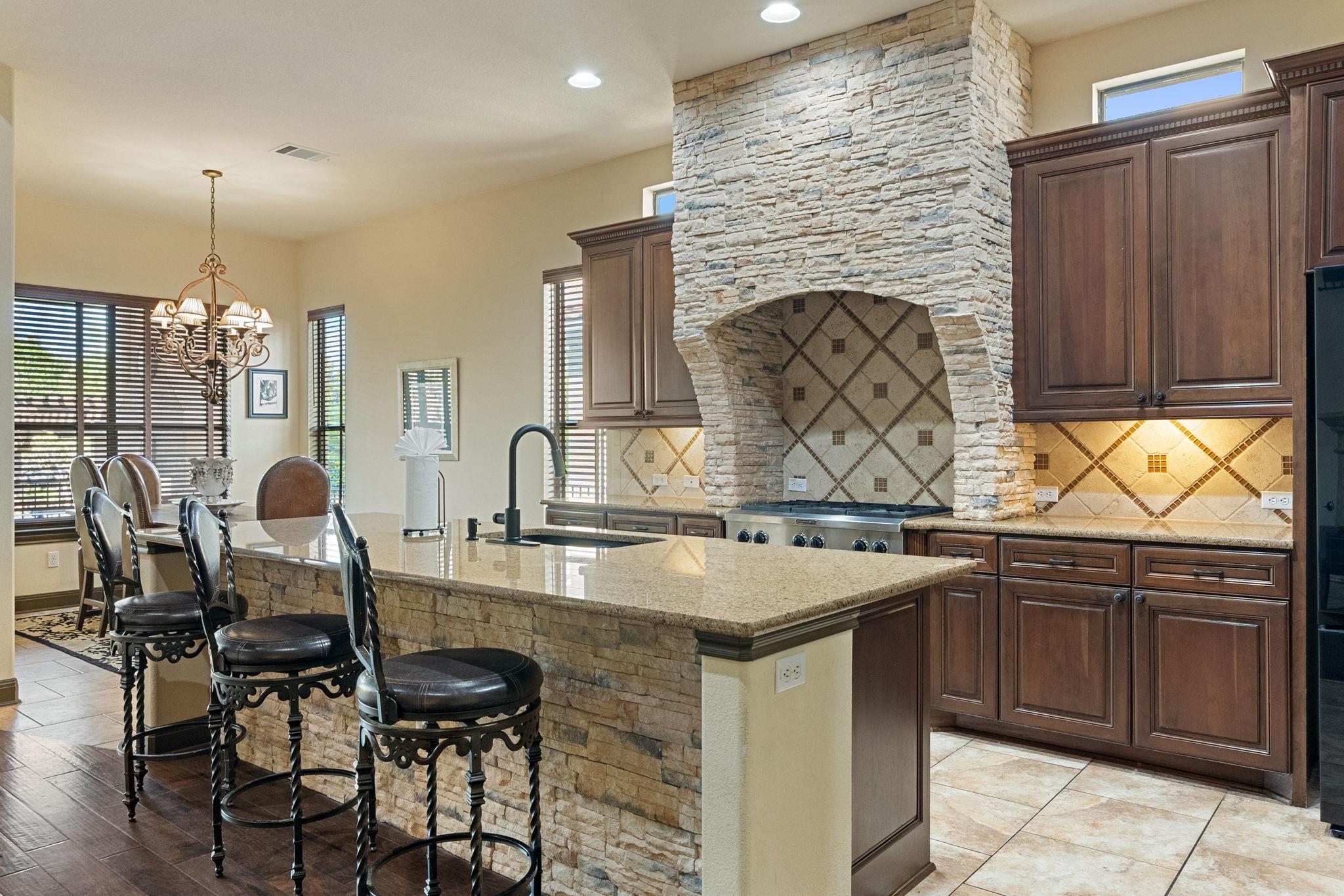 104 DESERT FOREST CT