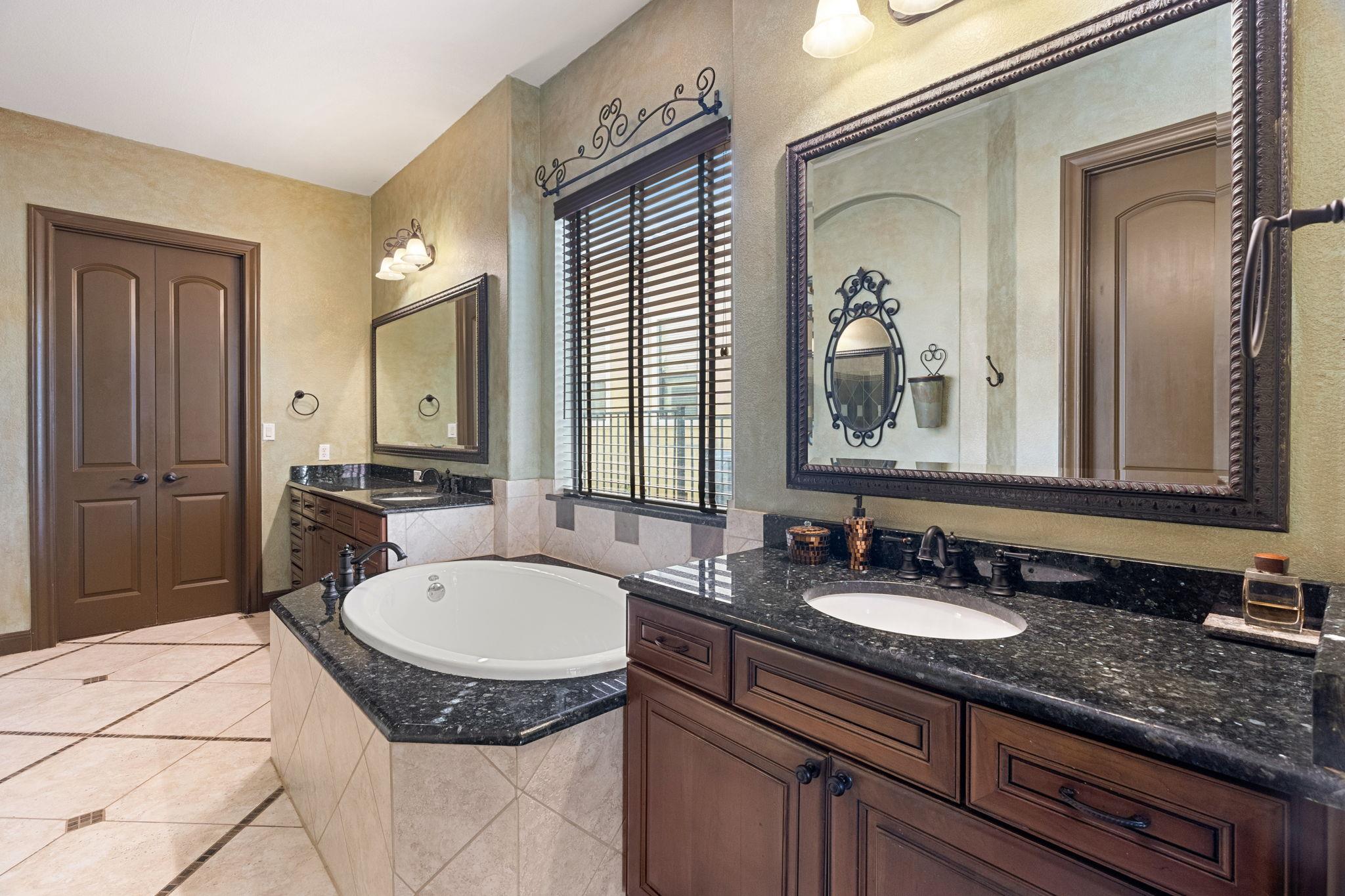 104 DESERT FOREST CT