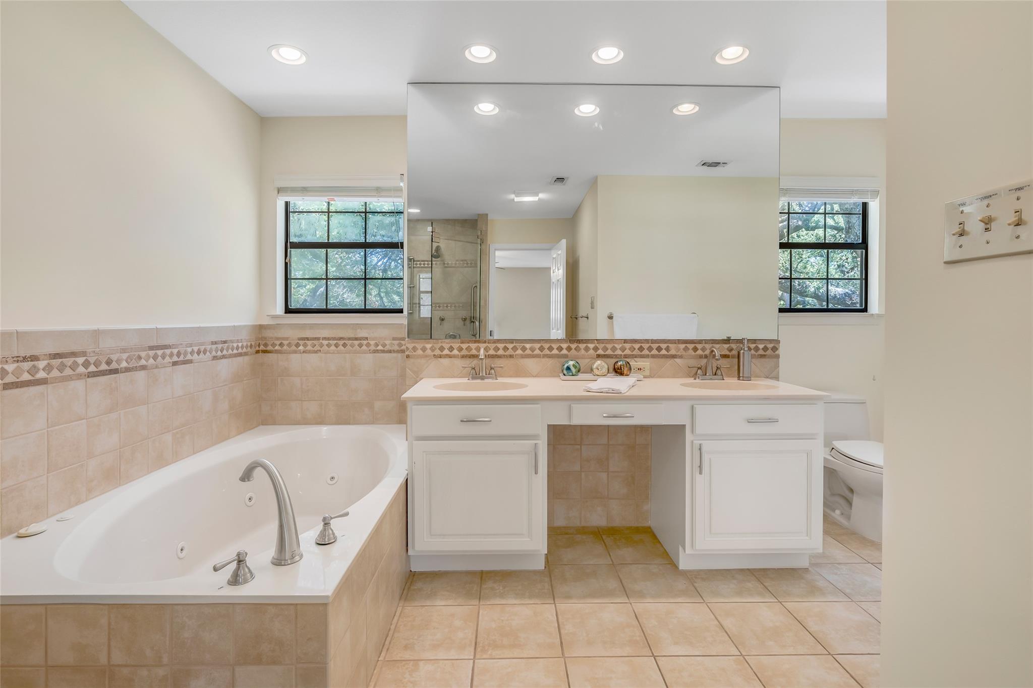 9006 BALCONES CLUB DR