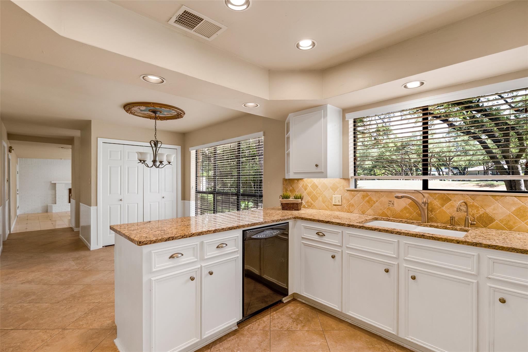 9006 BALCONES CLUB DR