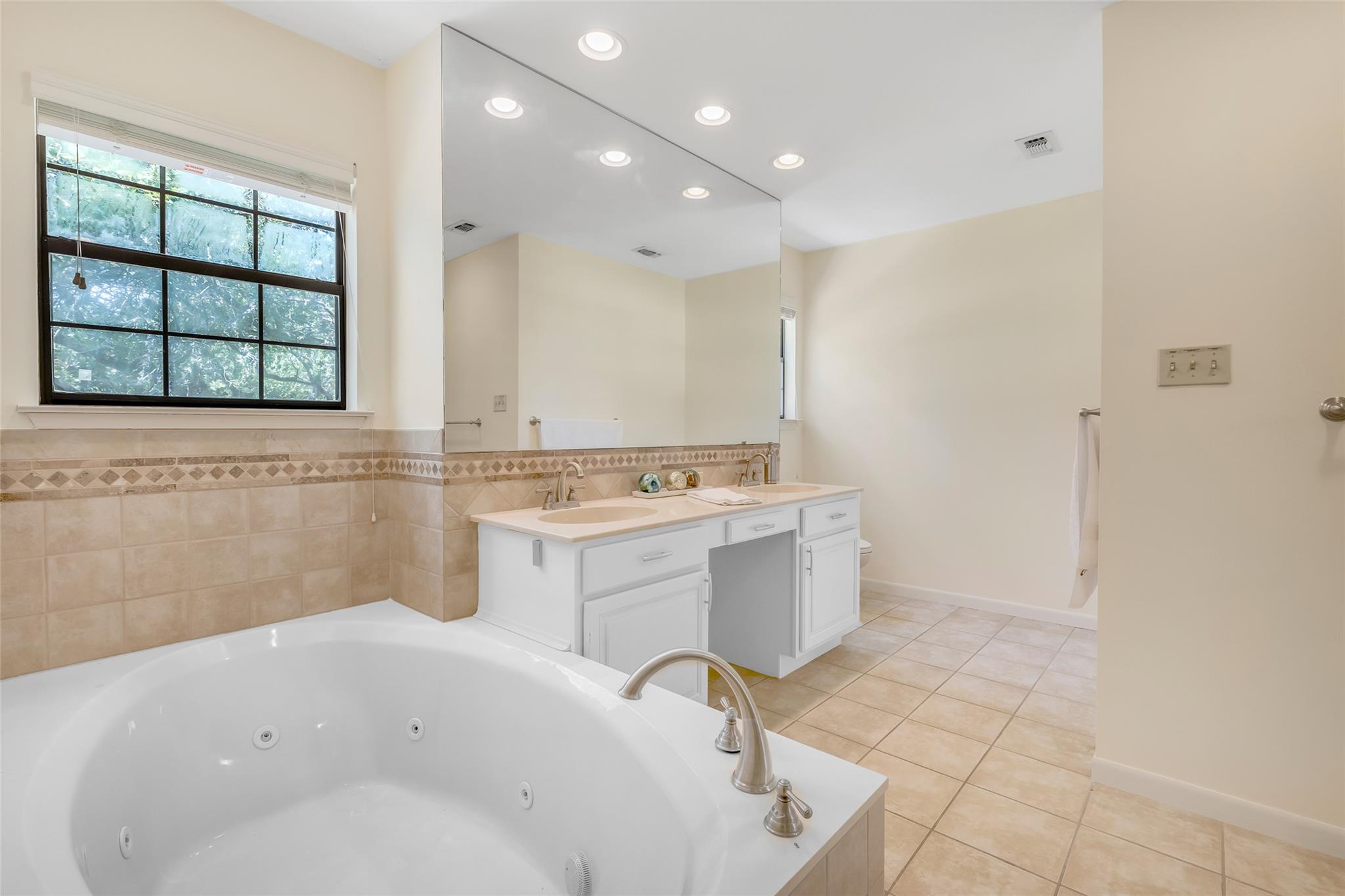 9006 BALCONES CLUB DR