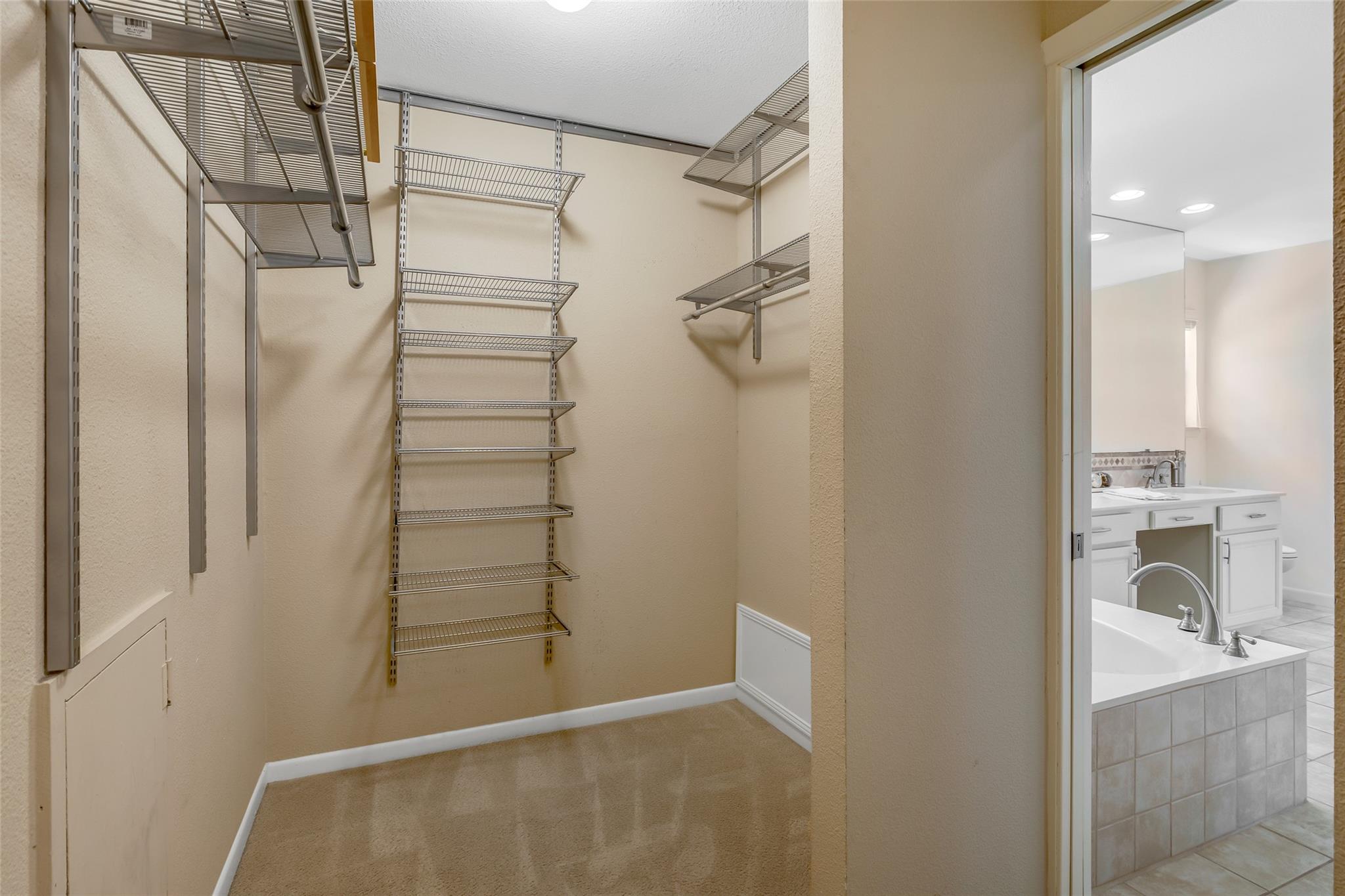 9006 BALCONES CLUB DR