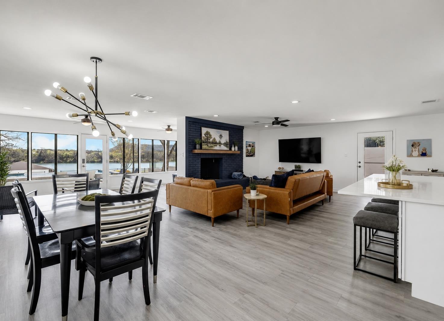 3424 River Oaks DR