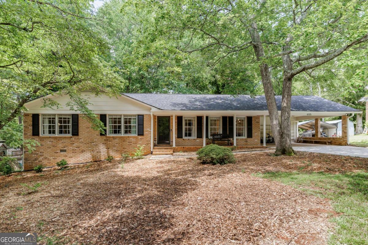655 University Circle