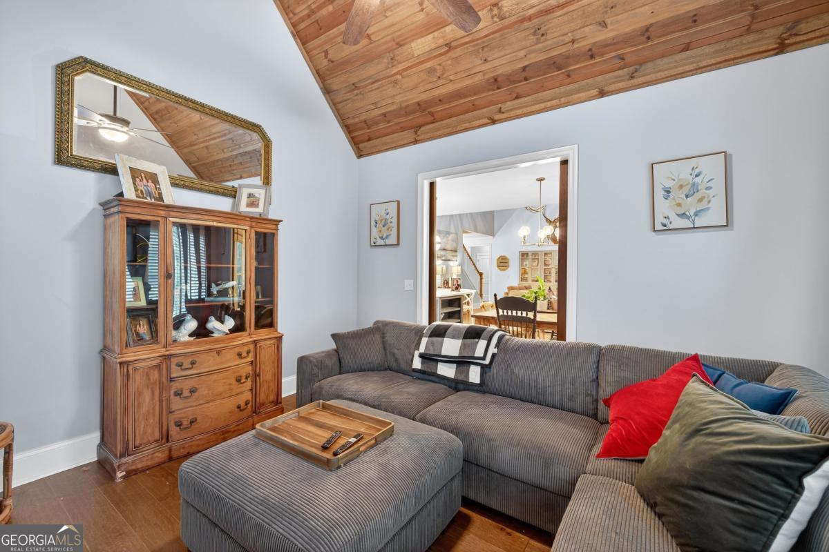 548 Village Road