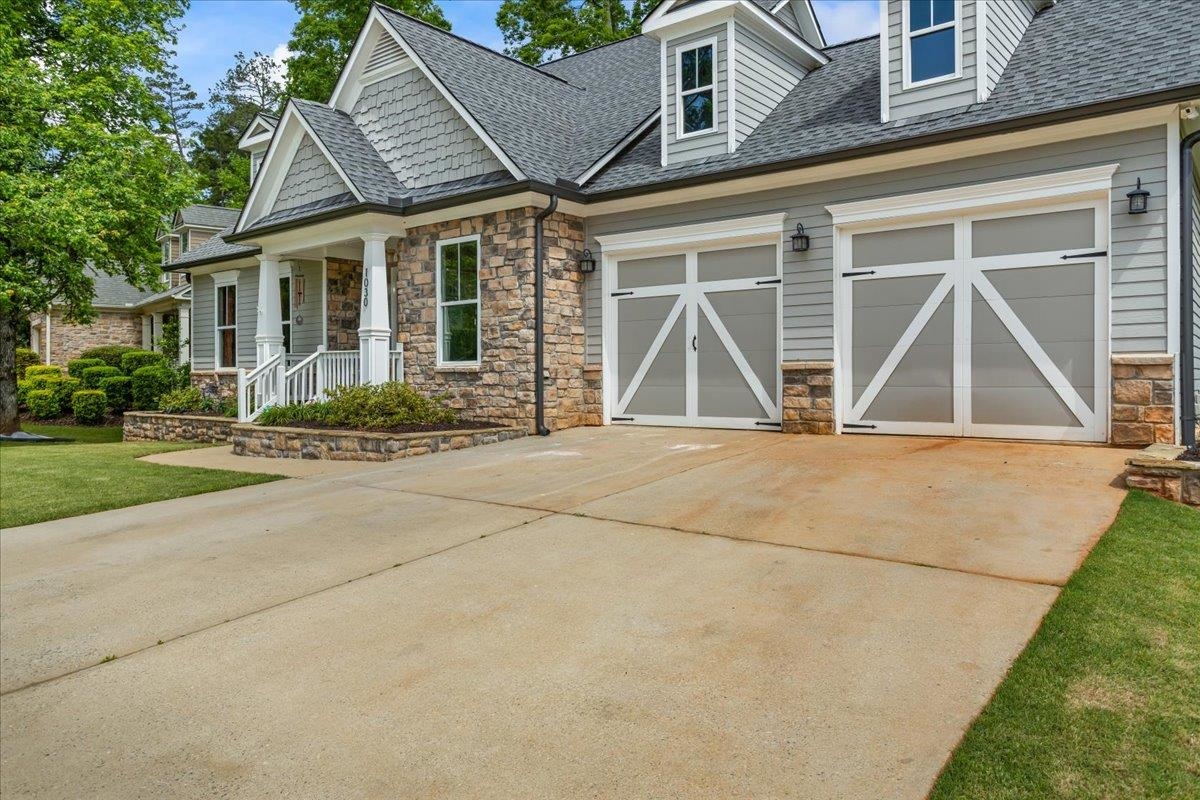 1030 MIRA VISTA COVE