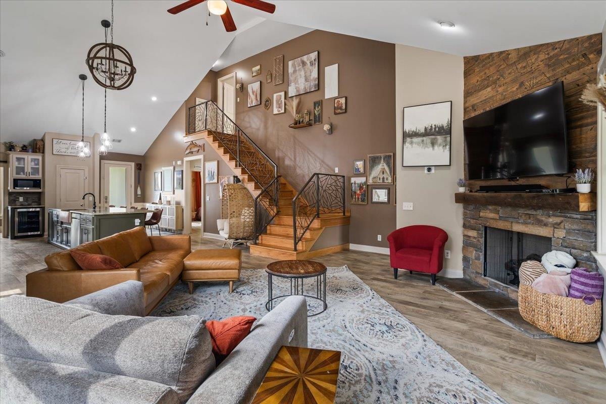 1030 MIRA VISTA COVE