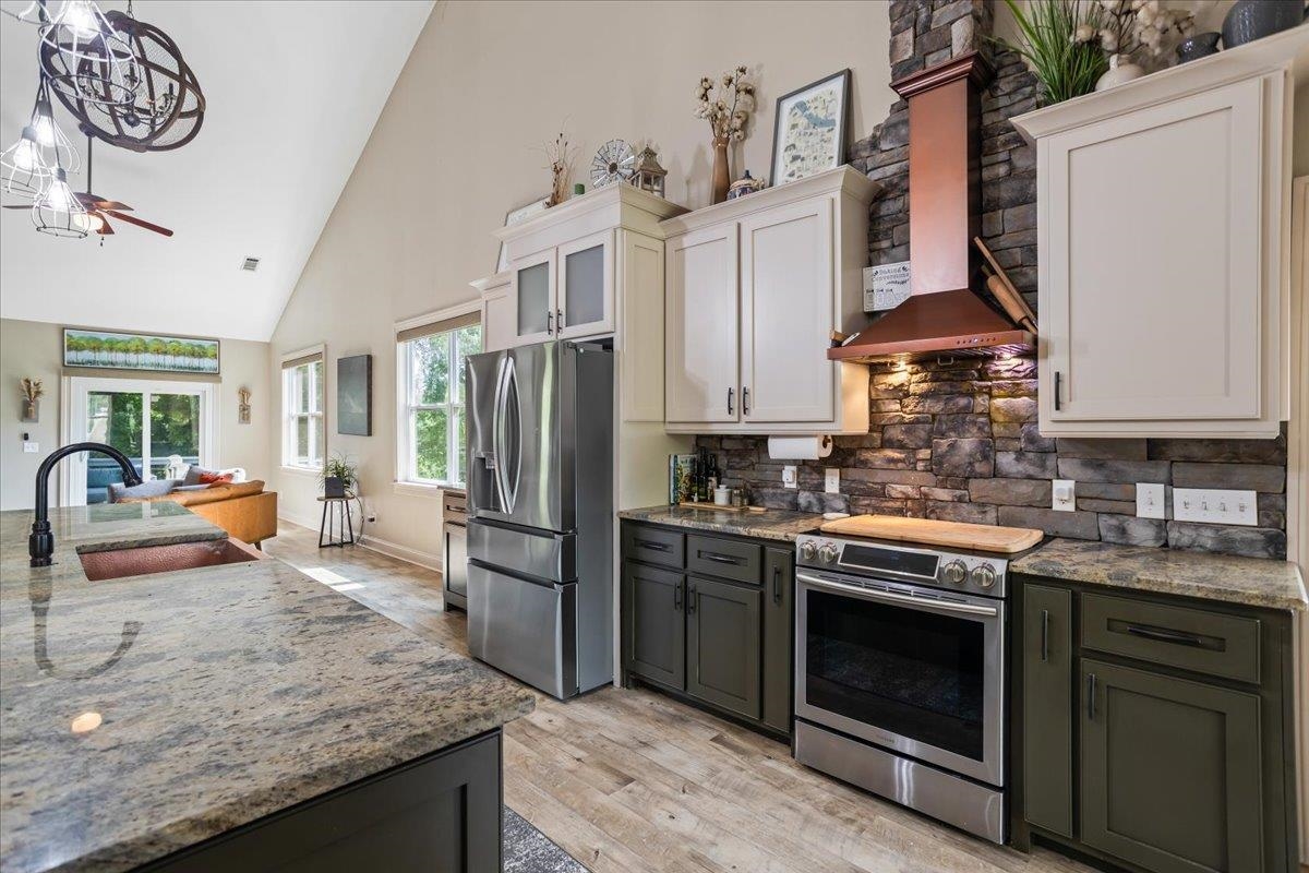 1030 MIRA VISTA COVE