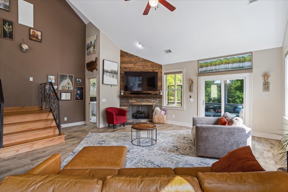 1030 MIRA VISTA COVE