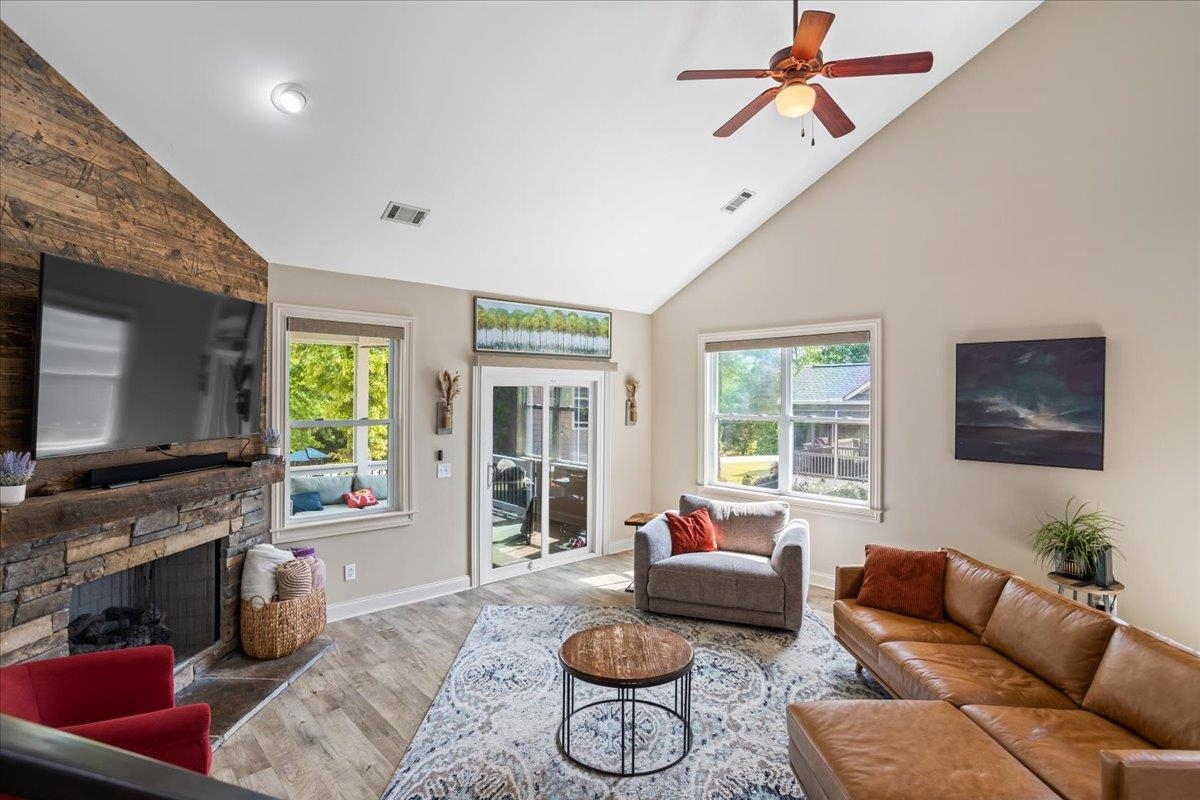 1030 MIRA VISTA COVE