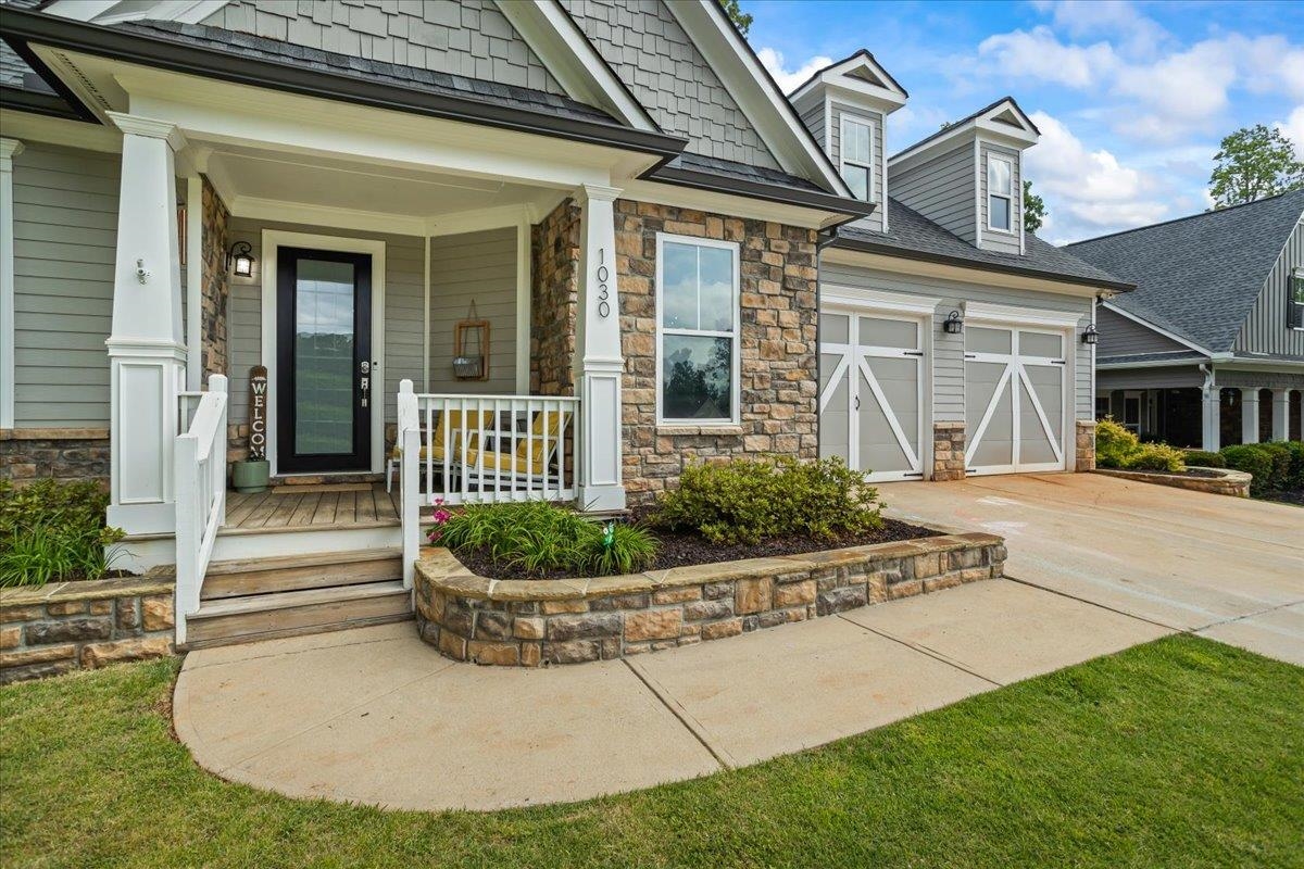 1030 MIRA VISTA COVE