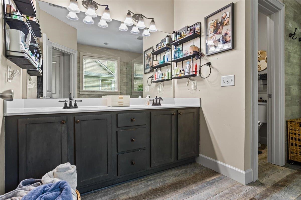1030 MIRA VISTA COVE