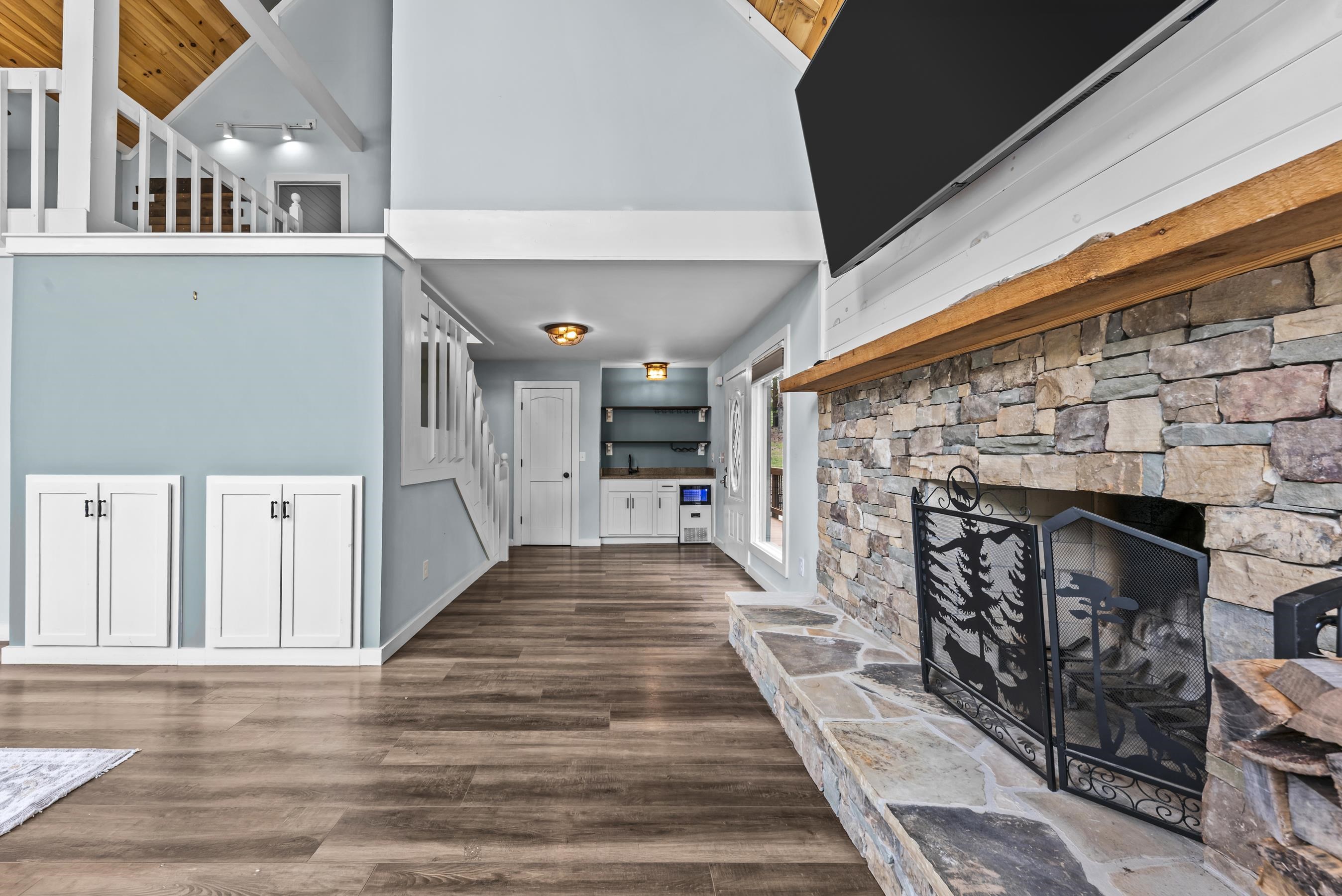 188 HICKORY POINT DRIVE
