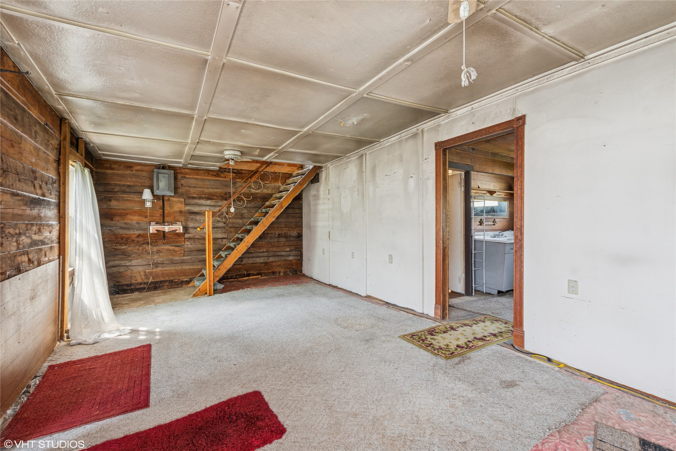 121 1st St N