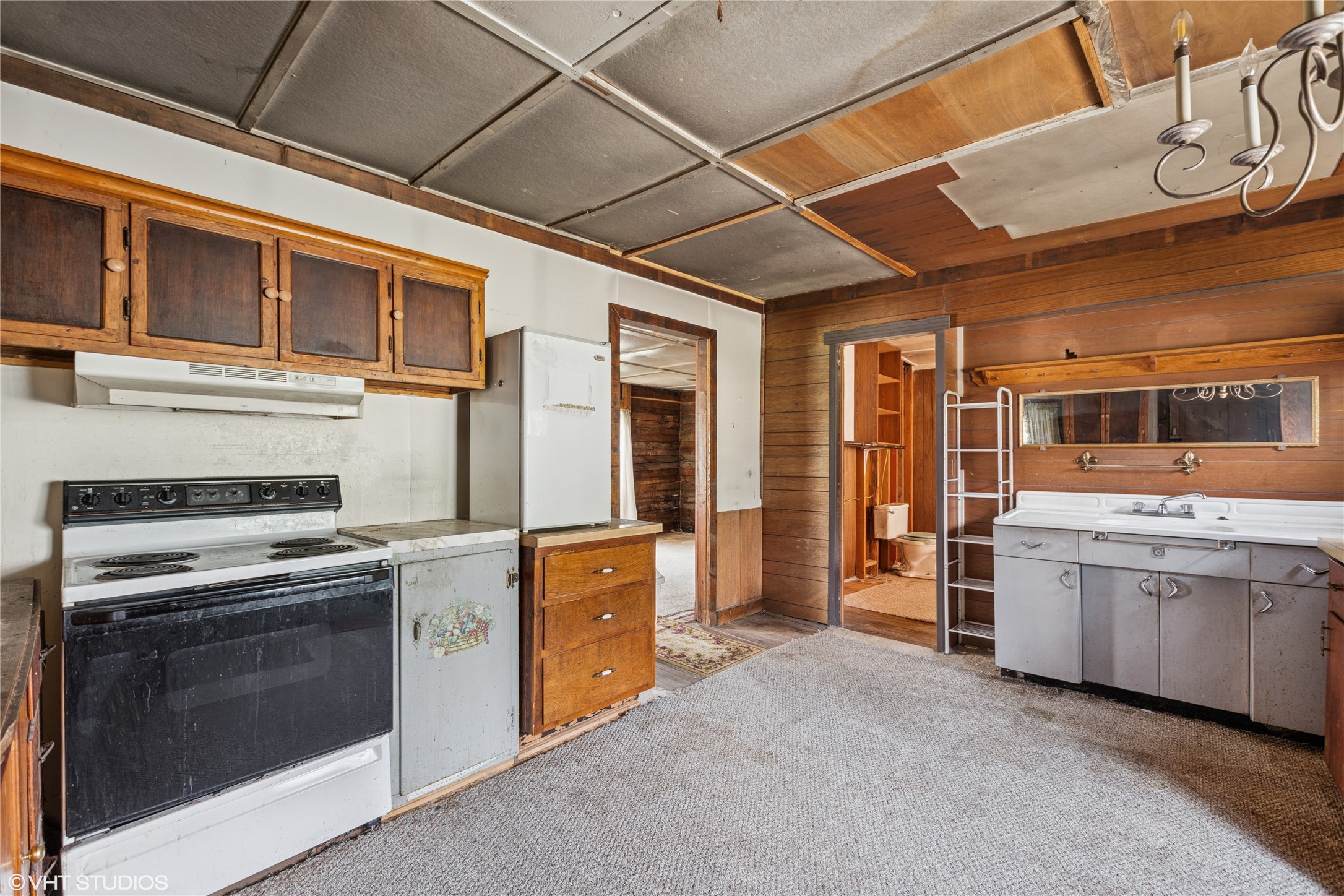 121 1st St N