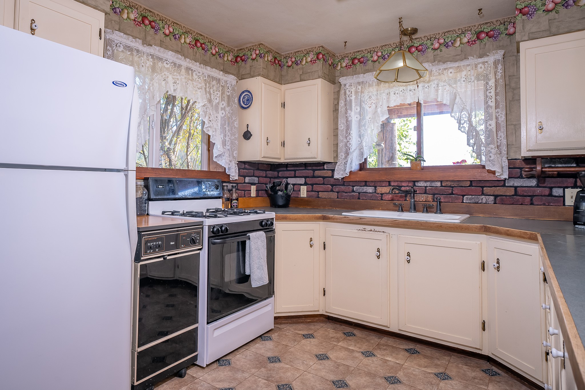 4 Courtier Road