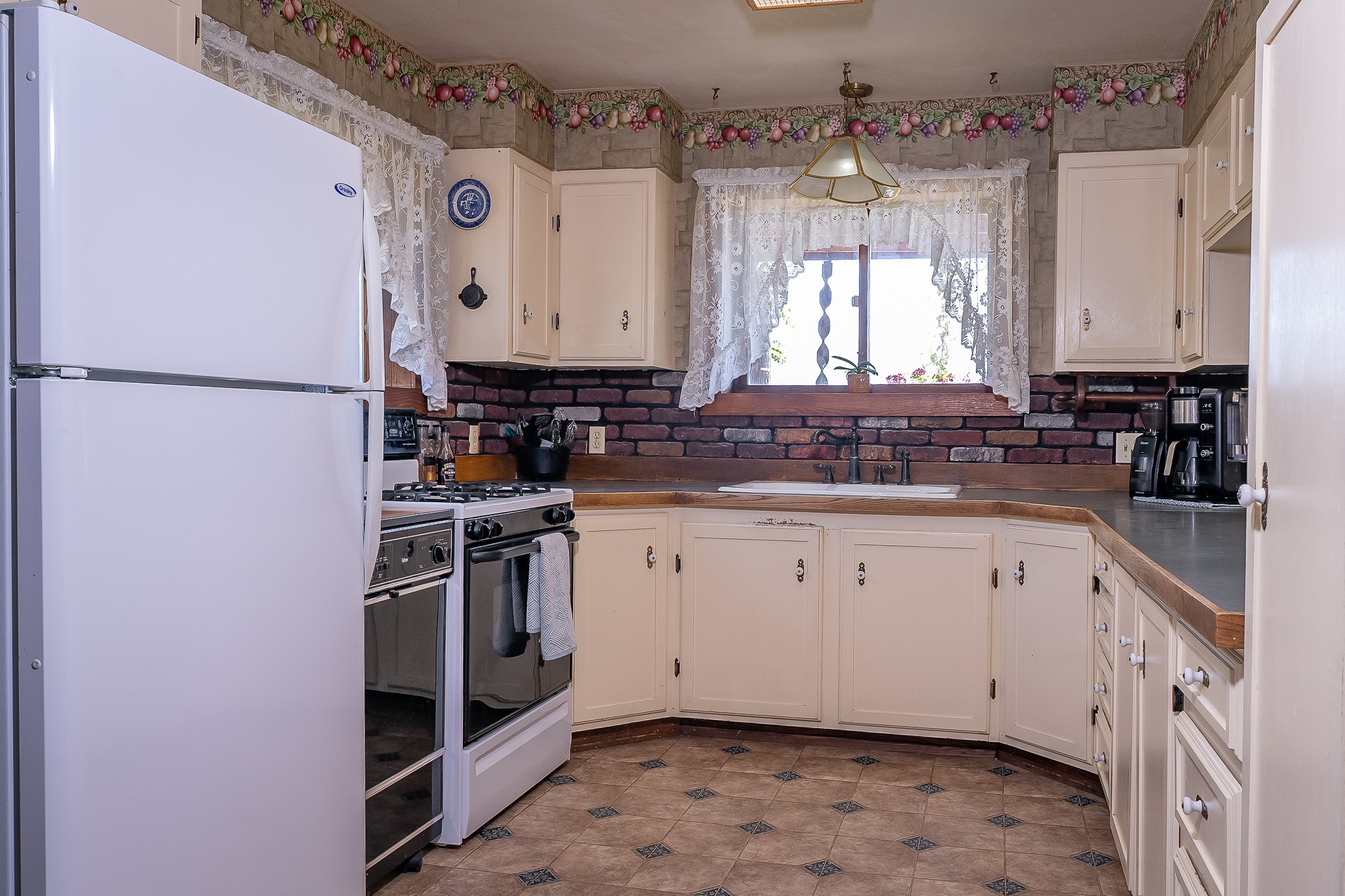 4 Courtier Road