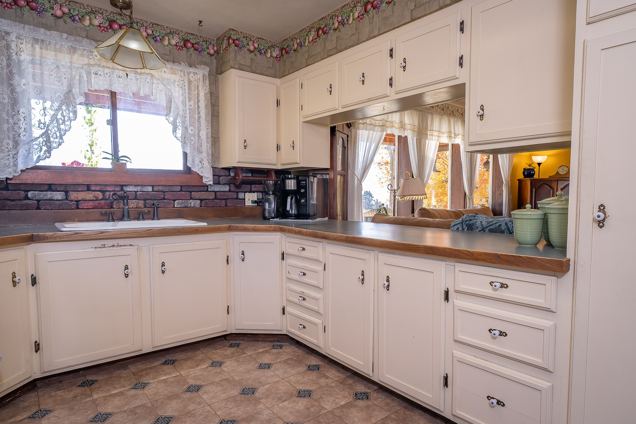 4 Courtier Road