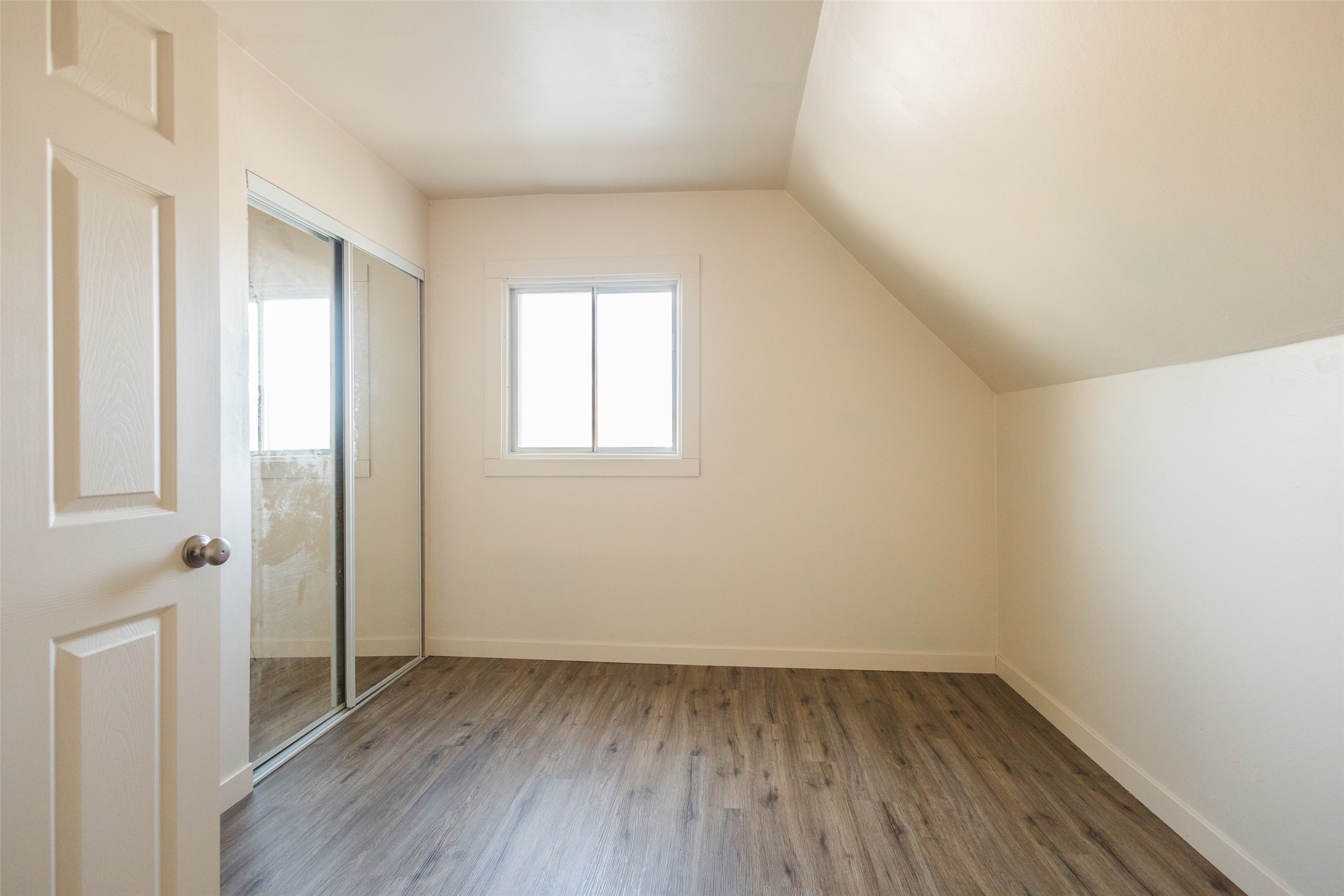 1215 N Excelsior Avenue