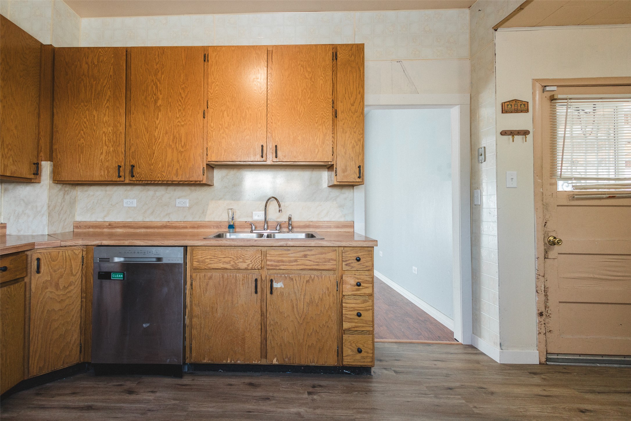 1215 N Excelsior Avenue