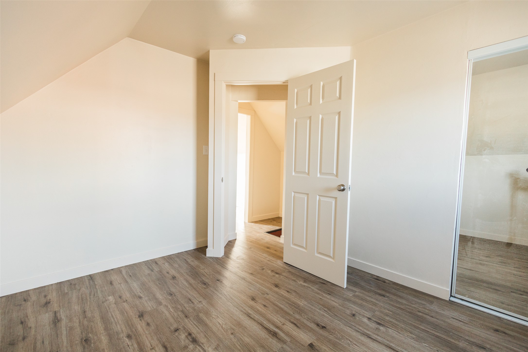 1215 N Excelsior Avenue