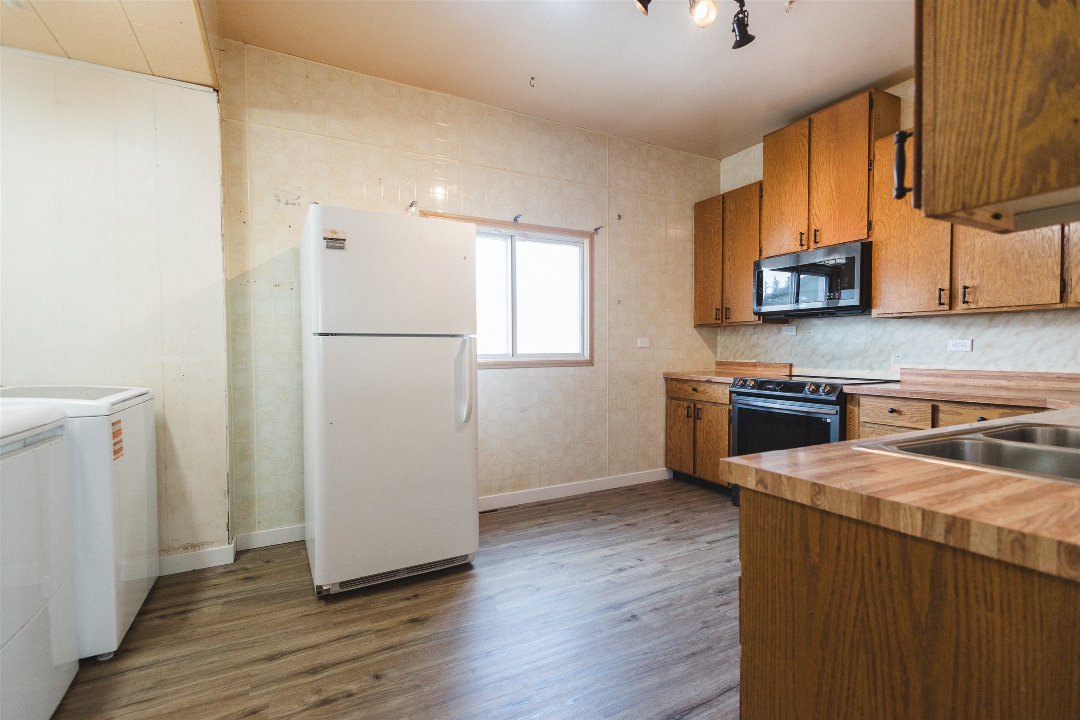 1215 N Excelsior Avenue