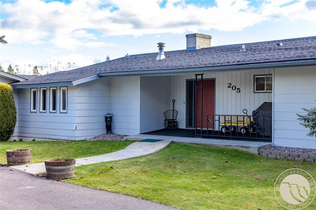 205 Lakeshore Drive