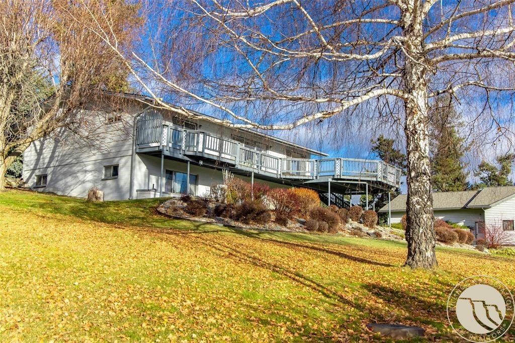 205 Lakeshore Drive