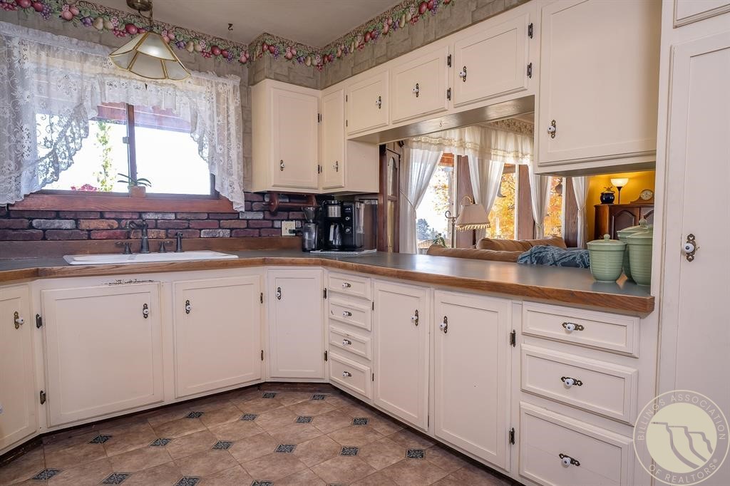 4 Courtier Road