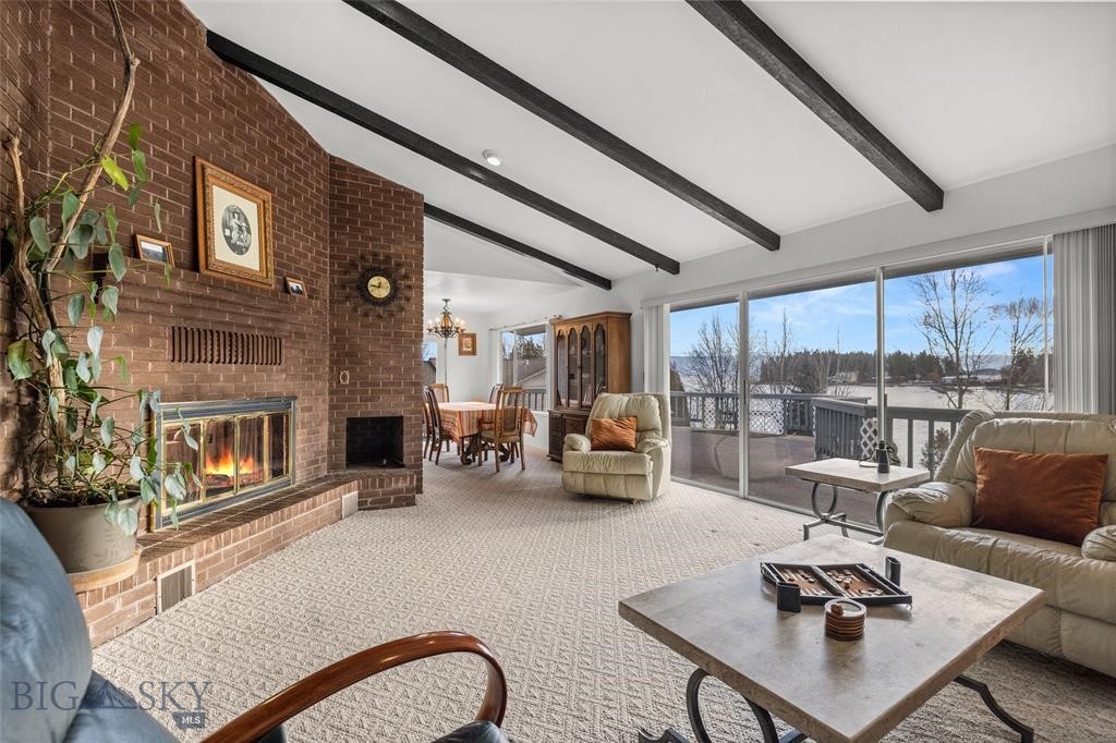 205 Lakeshore