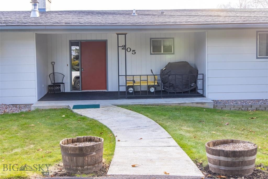 205 Lakeshore