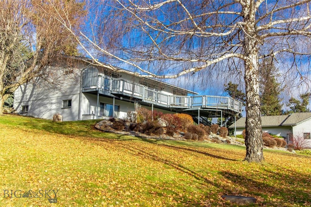 205 Lakeshore