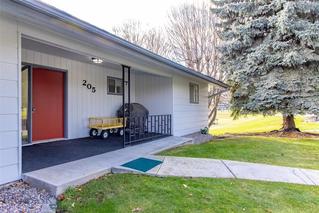 205 Lakeshore