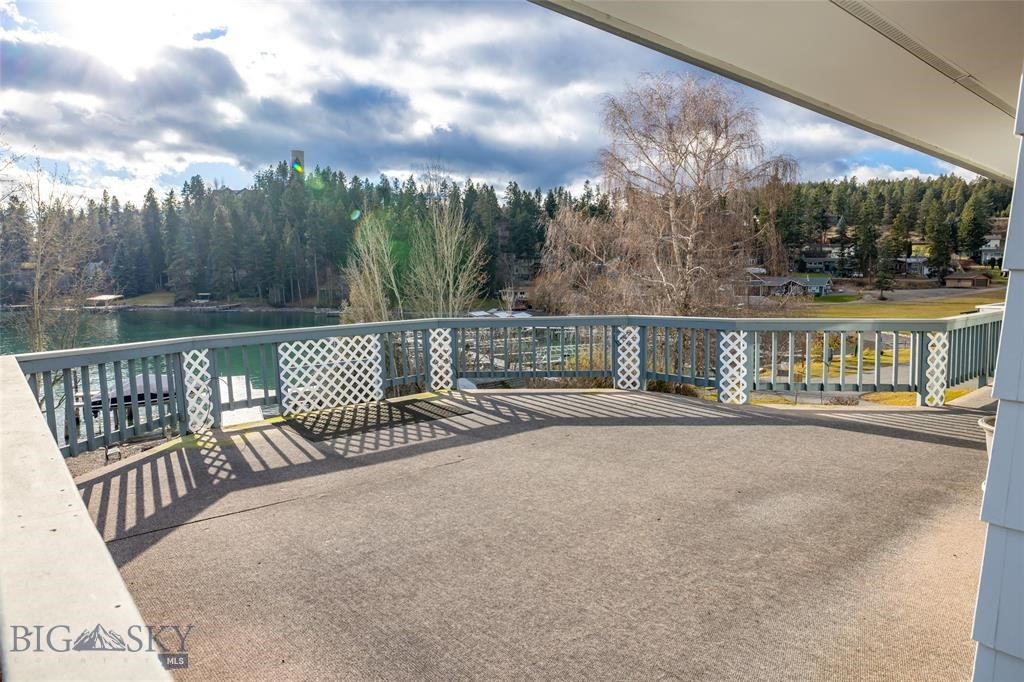 205 Lakeshore
