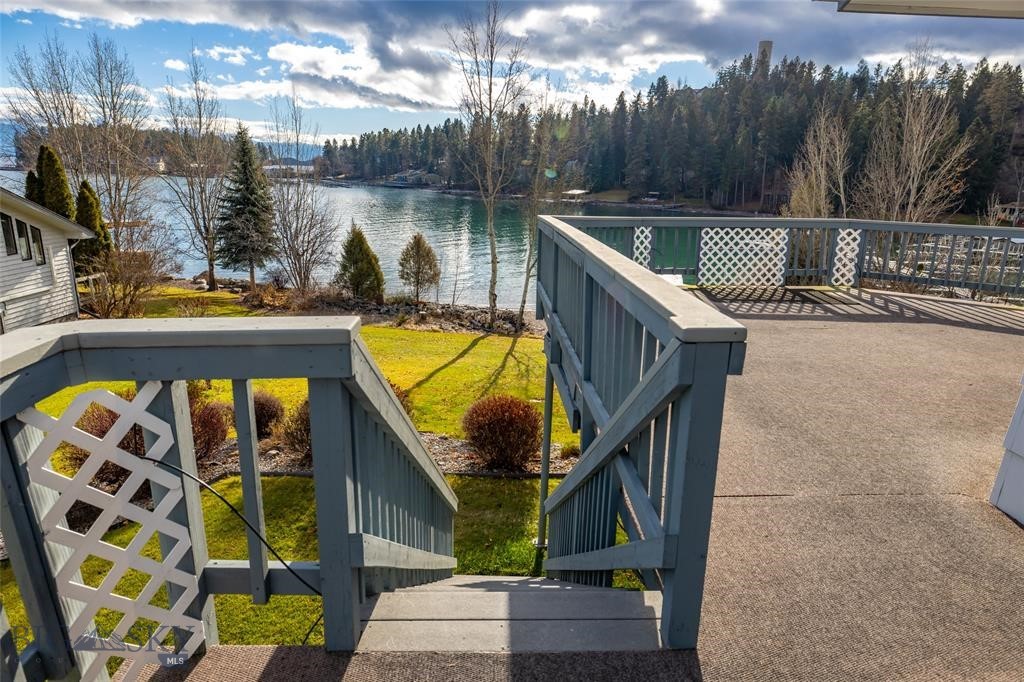 205 Lakeshore