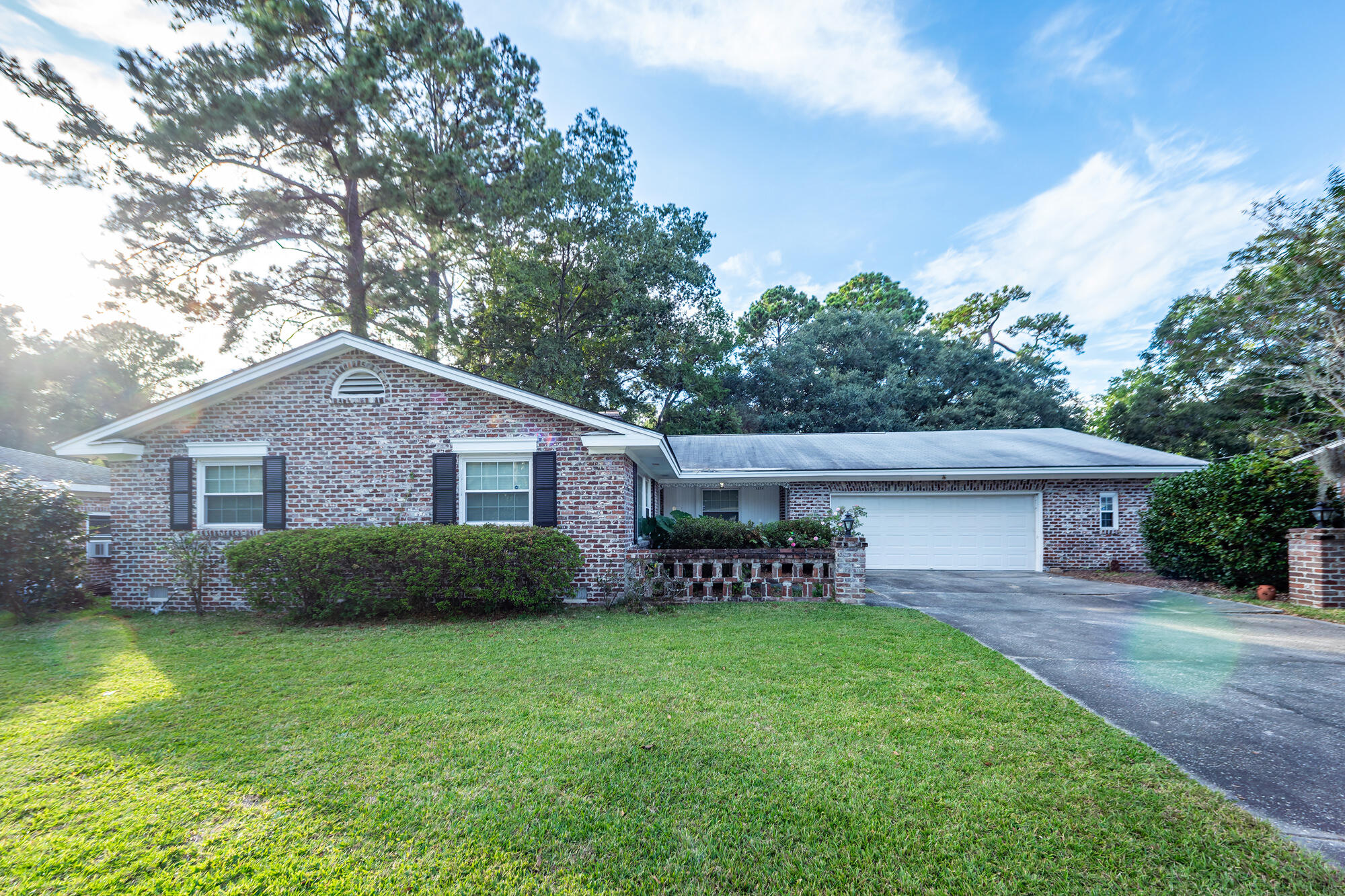 1234 Brookside Drive