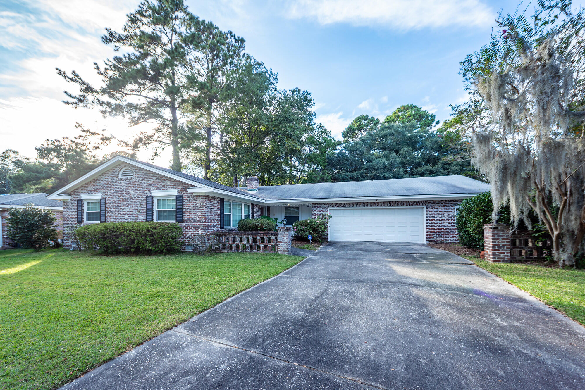 1234 Brookside Drive