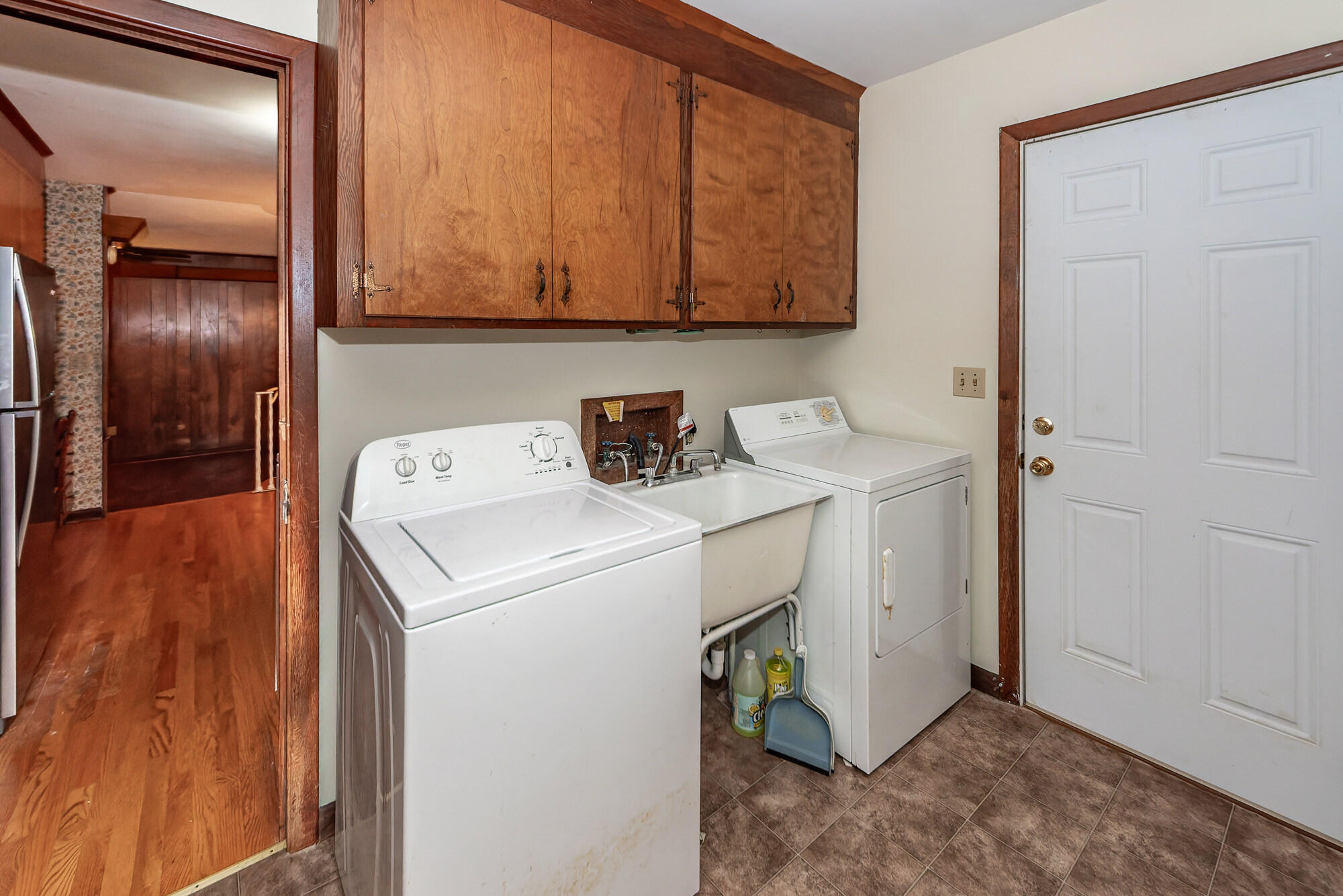 1234 Brookside Drive