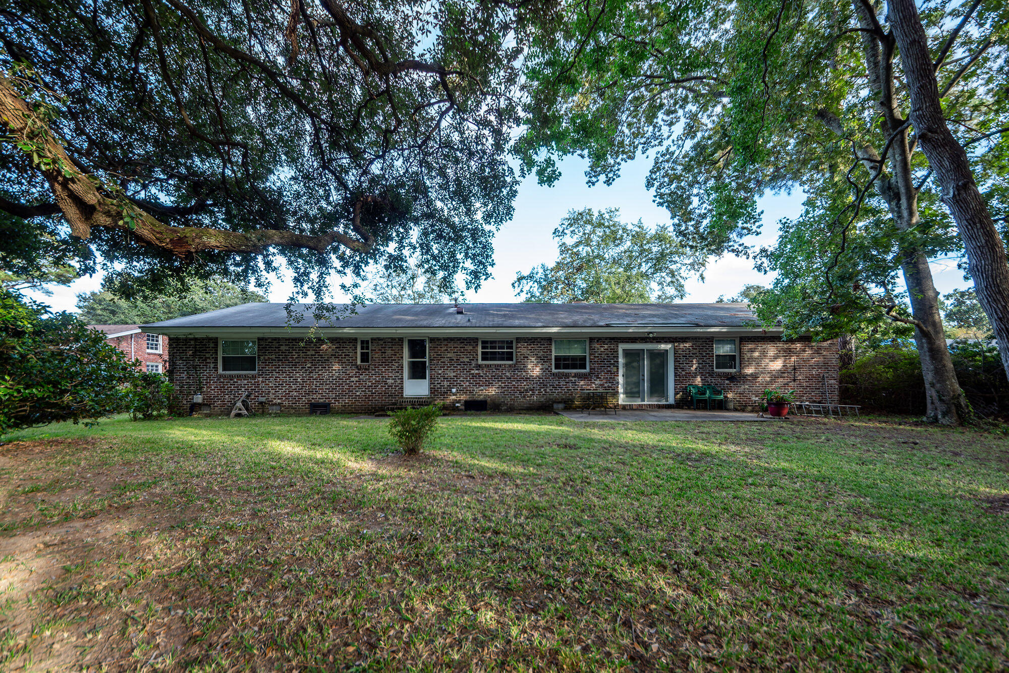 1234 Brookside Drive