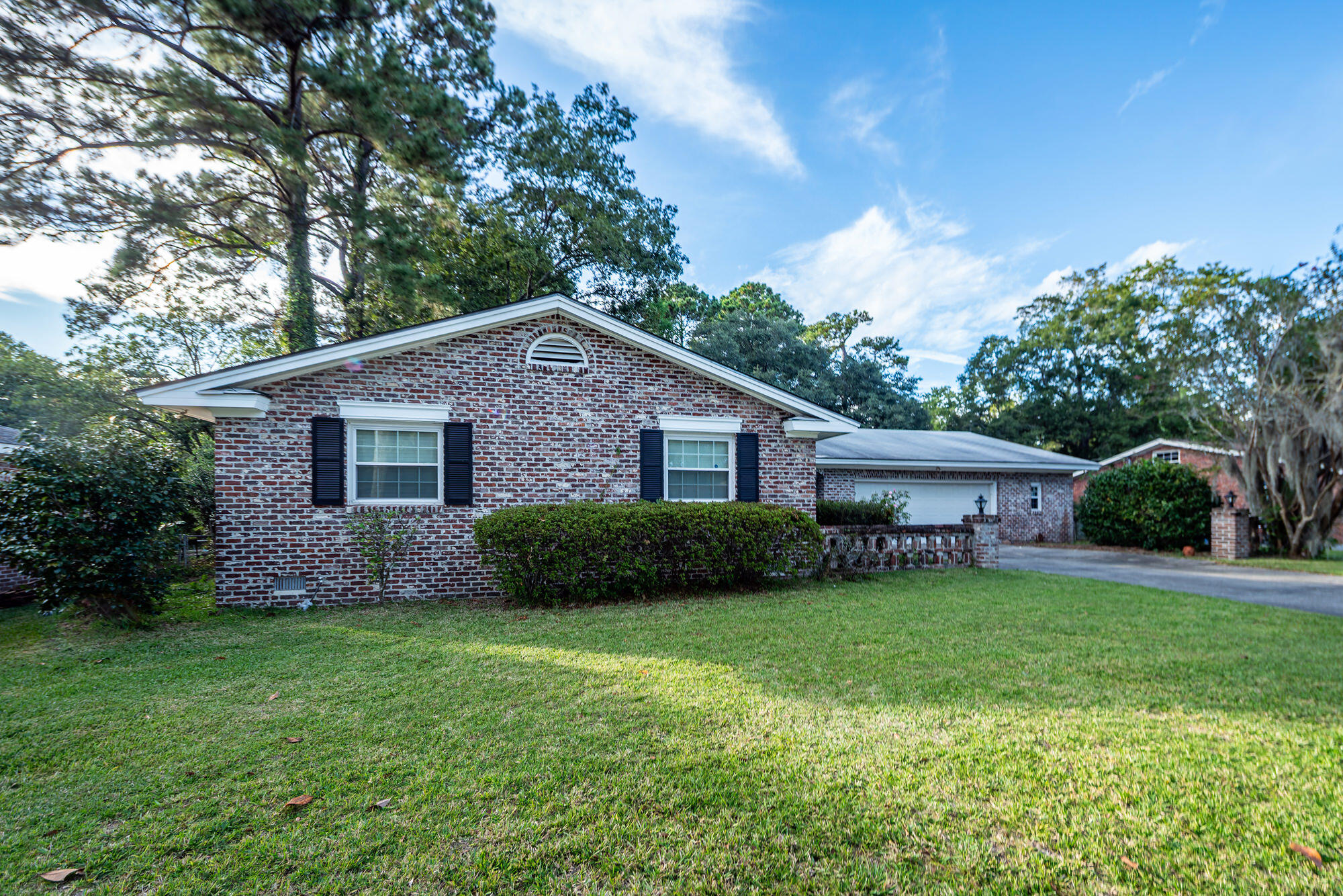 1234 Brookside Drive