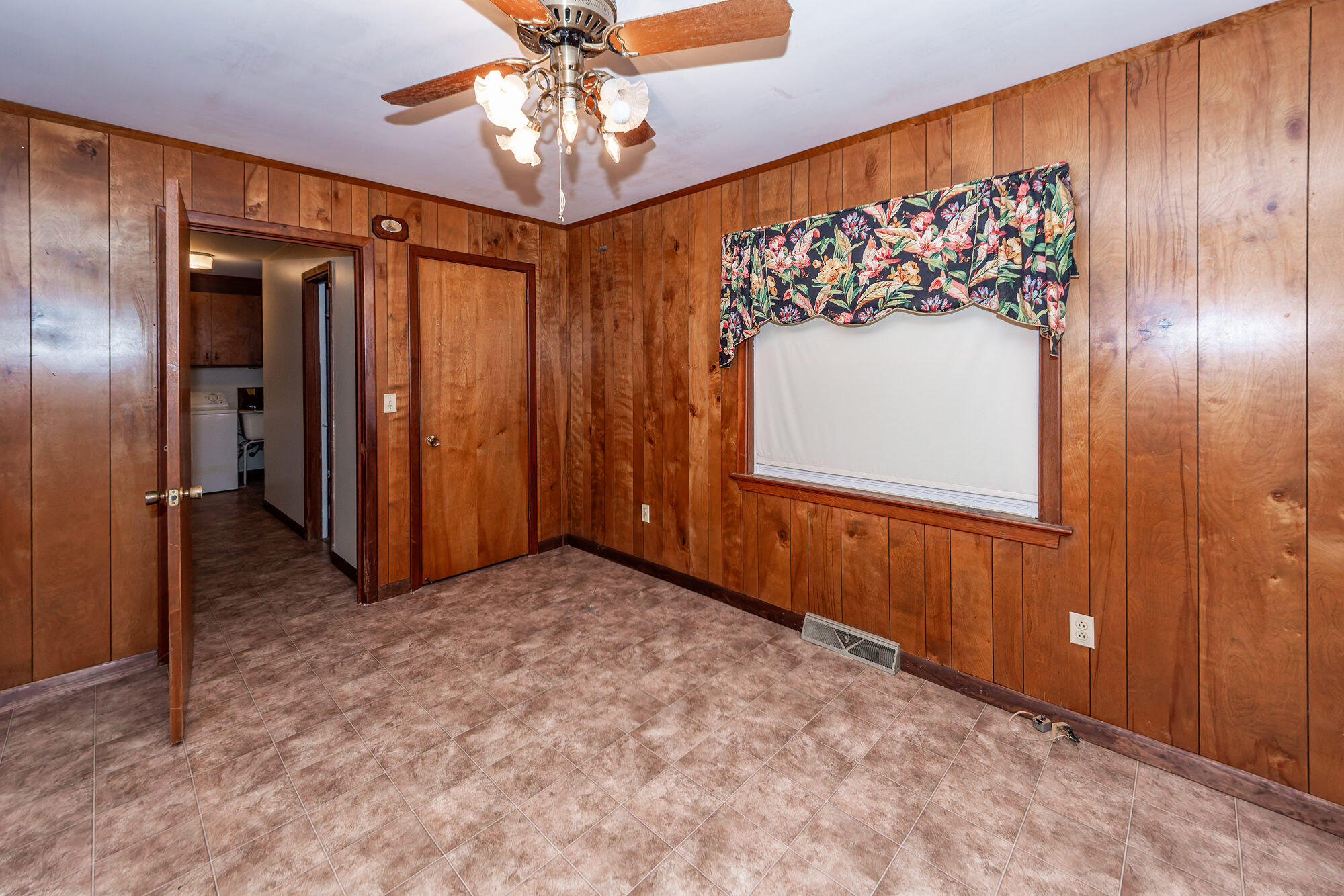 1234 Brookside Drive
