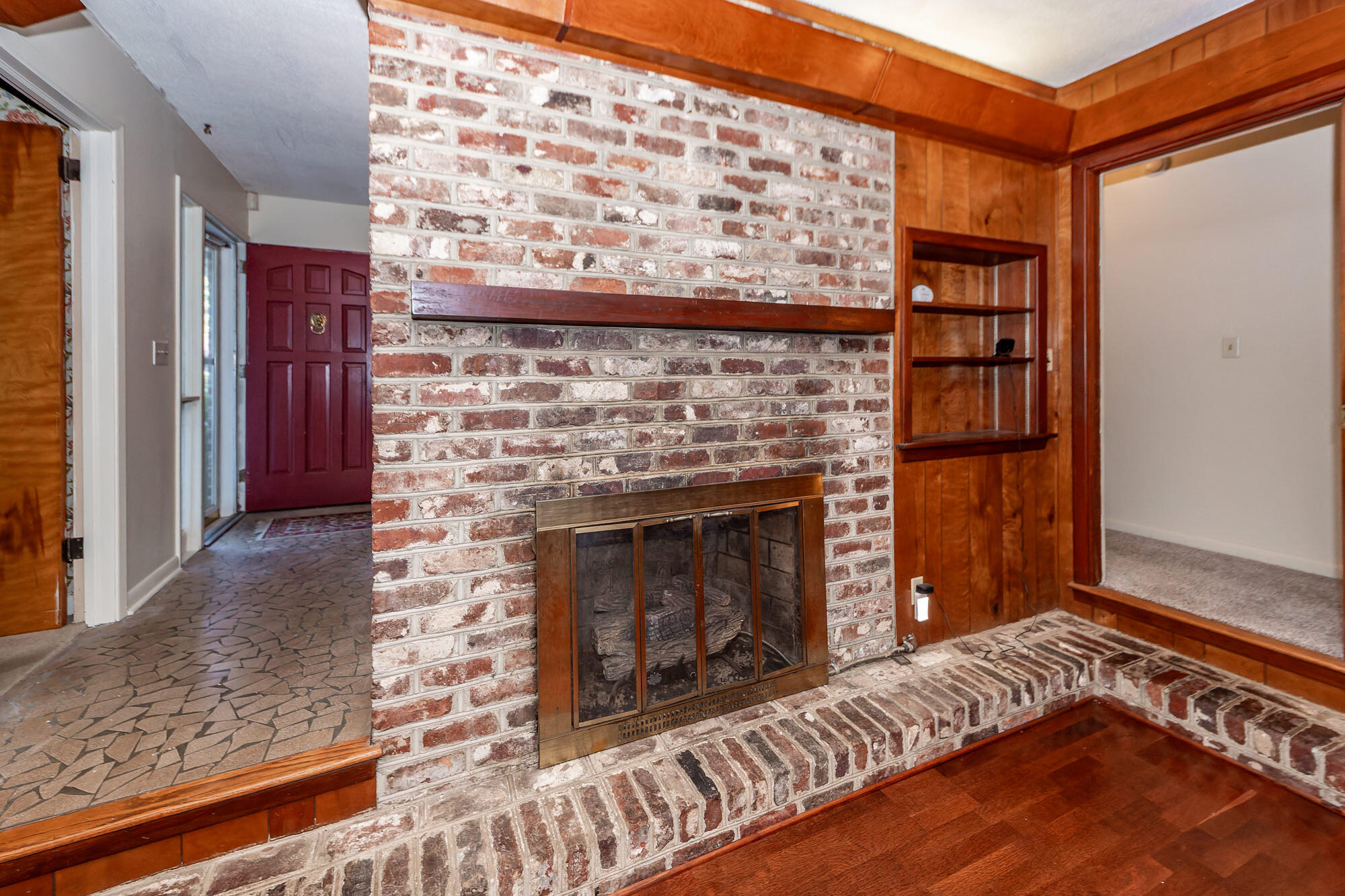 1234 Brookside Drive